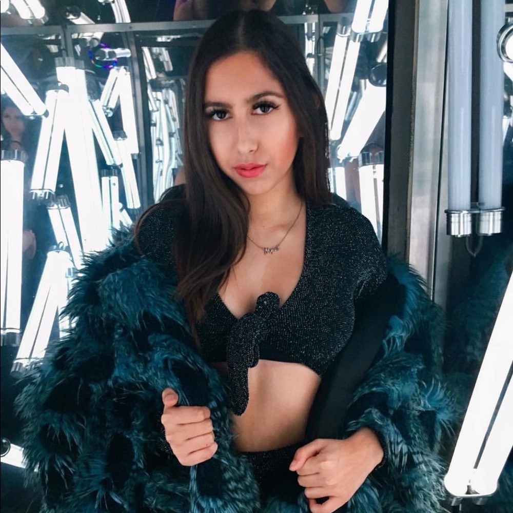 Meet your Posher, Claire